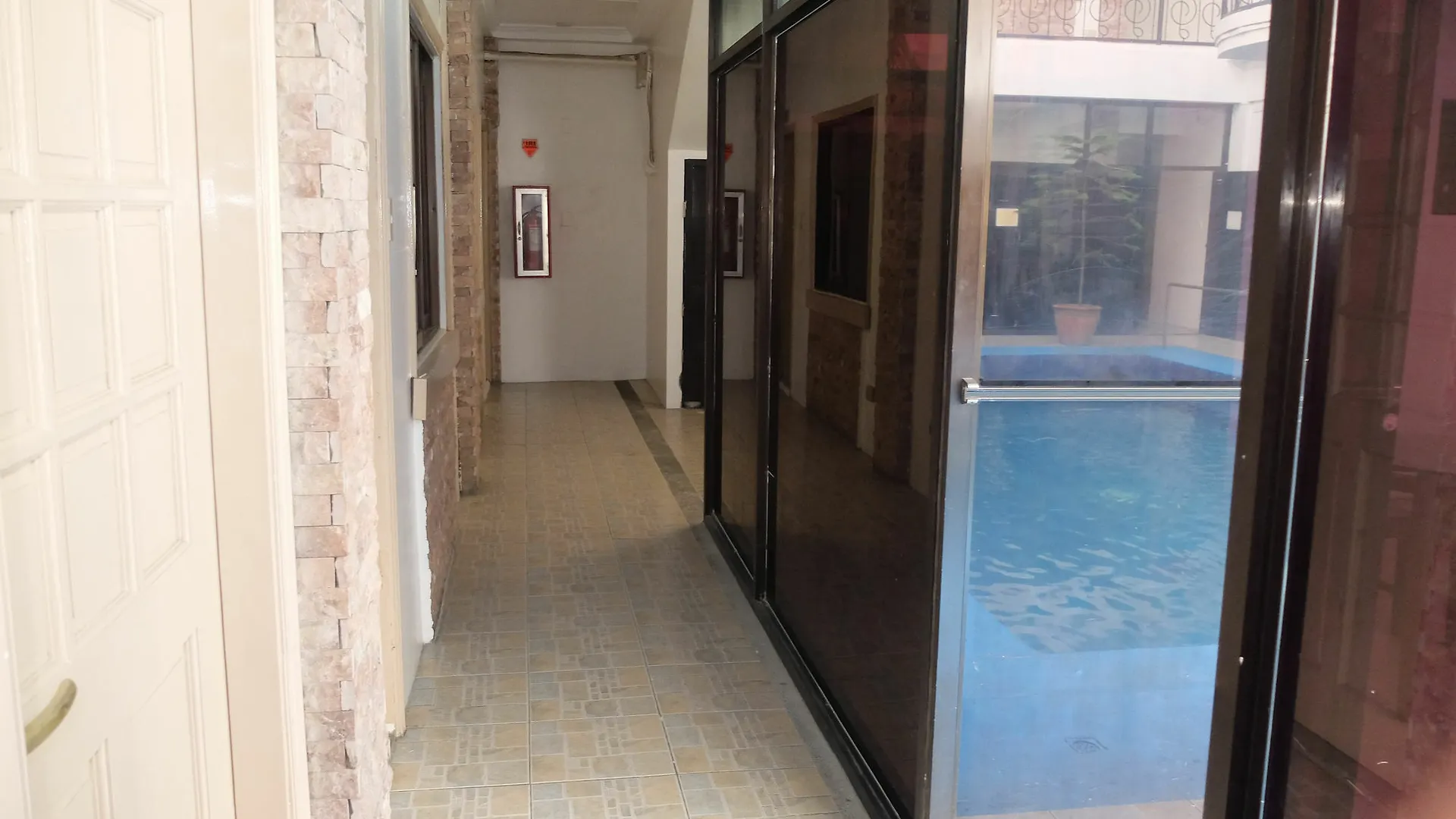 Donald Paul Apartelle Angeles Hotel