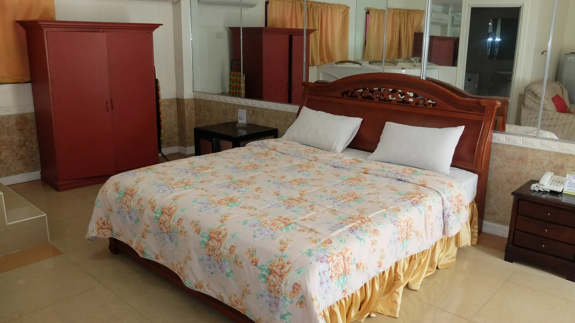 Donald Paul Apartelle Angeles Hotel